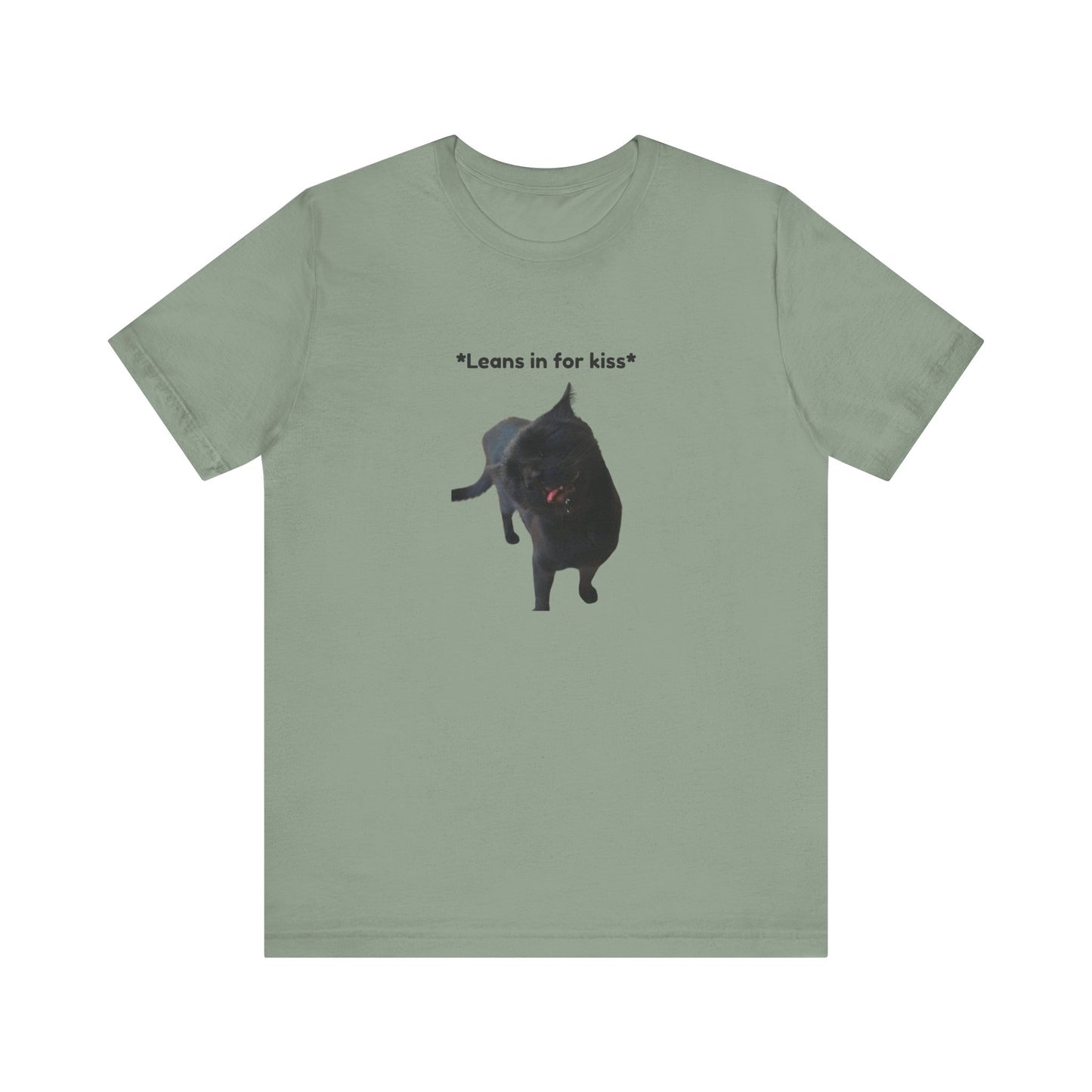 Unisex Realstic *Leans in for kiss* T-Shirt