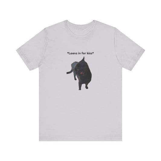 Unisex Realstic *Leans in for kiss* T-Shirt